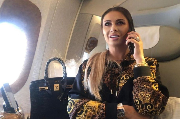 مدل رومانیایی که ایجنت جدید فوتبال شد/ ثبت گران‌ترین انتقال به نام "آماندا"