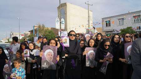 فعال سیاسی: انتخاب روحانی، رای به تفکر قائل به آزادی مردم است