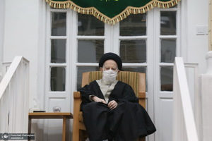 مراسم عمامه گذاری طلاب توسط آیت الله شبیری زنجانی در شب ولادت حضرت زهرا(س)