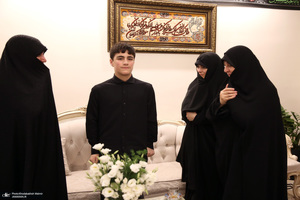 حضور سیدحسن خمینی در منزل شهیدان طهرانچی