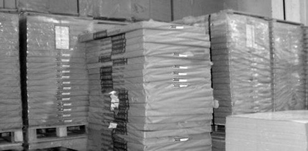 بیش از هفت میلیارد ریال کاغذ احتکار شده در تایباد کشف شد