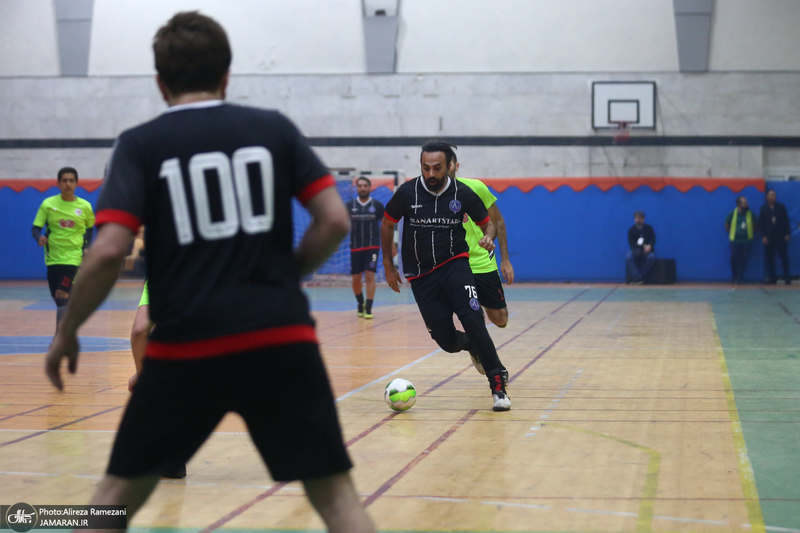 مسابقه فوتسال خیریه بین تیم هنرمندان و منتخب بنیاد حضرت زینب (س)