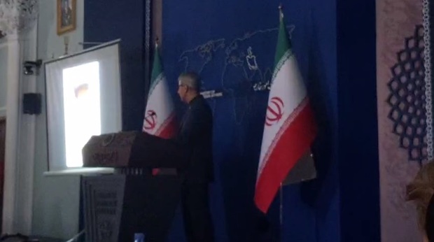 آغاز نشست خبری سخنگوی وزارت امور خارجه با کلیپی از تصاویر زنان و کودکان شهید شده در پی حمله‌ رژیم صهیونیستی