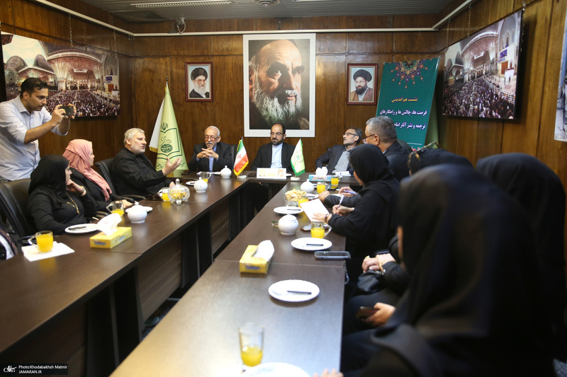 نشست هم اندیشی با ناشران عرب زبان در حسینیه جماران