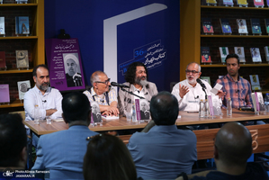 مراسم رونمایی کتاب در معیت پرزیدنت