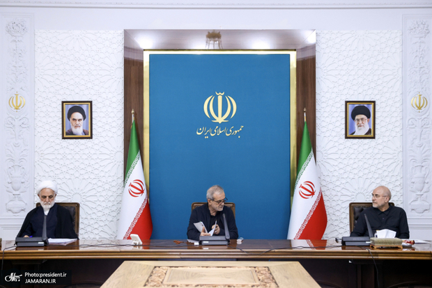 برگزاری جلسه شورای‌عالی هماهنگی اقتصادی سران قوا / اتخاذ تمهیداتی برای تامین پایدار و مستمر کالاهای اساسی تا پایان سال بدون کمترین خلل و کاستی