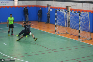 مسابقه فوتسال خیریه بین تیم هنرمندان و منتخب بنیاد حضرت زینب (س)
