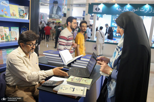 غرفه موسسه تنظیم و نشر آثار امام خمینی (س) در سی و پنجمین نمایشگاه کتاب تهران- 2