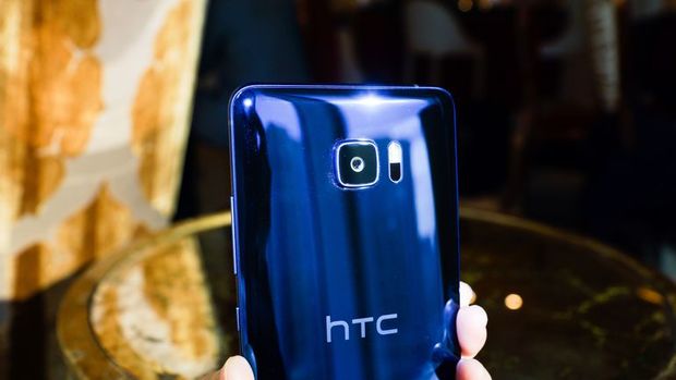 مقایسه مشخصات HTC U Ultra با سایر رده بالاها
