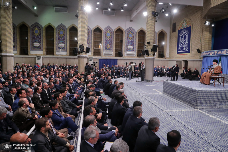 دیدار جمعی از تولیدکنندگان، کارآفرینان و فعالان اقتصادی با رهبر معظم انقلاب