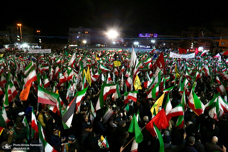 حركت دسته مردمى پرچمداران ايران به مناسبت روز جمهوری اسلامی ایران