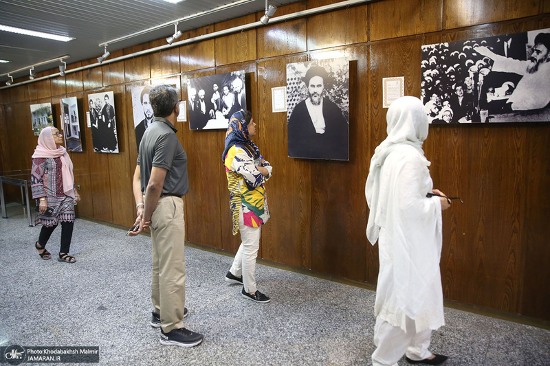 بازدید جمعی از گردشگران خارجی از بیت امام خمینی در جماران‎‎