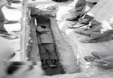 اولین باری که سردار محمد باقری داخل قبر خوابید + عکس