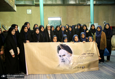 تجدید میثاق اقشار مختلف مردم با آرمان های حضرت امام(س) در حسینیه جماران 