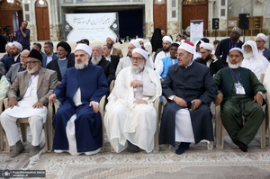 ادای احترام مهمانان خارجی کنفرانس وحدت اسلامی به مقام شامخ حضرت امام خمینی (س)