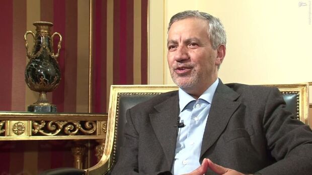 روایت مهاجرانی از خاطره تلخ زرین کوب از دوران رضاخان به بهانه تاریخ رند!