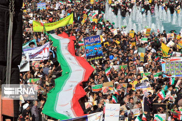 قدردانی استاندار یزد از حضور مردم در راهپیمایی ۲۲ بهمن