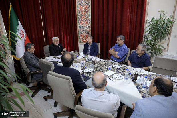 عارف: نظر حاکمیت کماکان انجام مذاکره با اقتدار است/ هیچ اختلافی میان میدان و دیپلماسی وجود ندارد/ دولت با هیچ جریانی در داخل حاکمیت اختلافی ندارد/ به مطالبات و حساسیت‌های اجتماعی مردم توجه کرده و با مردم همراه شویم/ ستاد راهبری امنیت سایبری تشکیل شده است