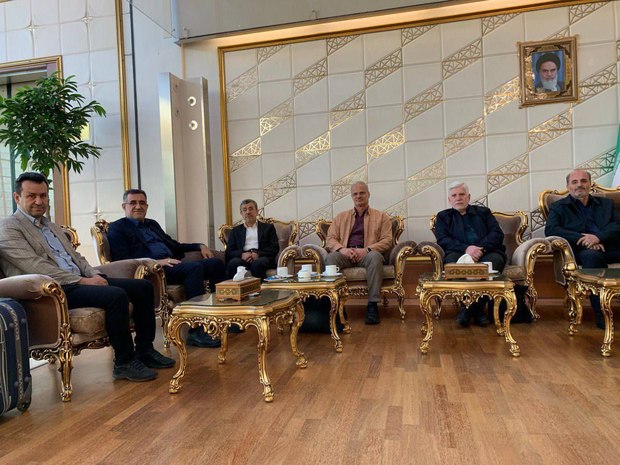 محمود احمدی‌نژاد به مجارستان رفت + عکس