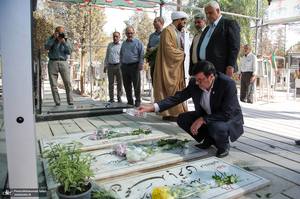 ادای احترام ورزشکاران و قهرمانان پارالمپیکی ایران به مقام شامخ شهدا