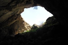 کشف یک غار آهکی در بوکان جنجال ساز شد