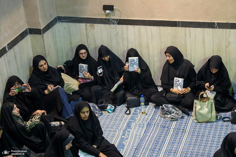 اجتماع دانشگاهیان در حسینیه جماران