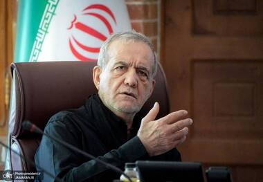 پزشکیان: اگرچه صداوسیما تنها بخشی از سخنان رهبر شهید درباره عدم مذاکره را پخش می‌کنند، اما در جلسات خصوصی با معظم‌له، ایشان بر ضرورت خاتمه دادن به این وضعیت تأکید داشتند/ برخی سخنان نادرست و بی‌توجه به ابعاد مختلف، موجب کوچک نمایی دستاوردها می‌شود