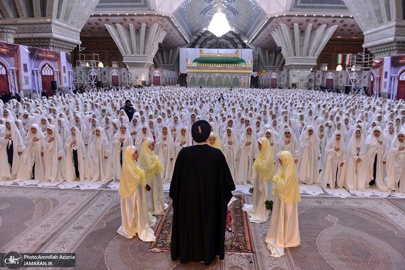 مراسم جشن تکلیف دانش آموزان دختر در حرم مطهر امام خمینی(س)