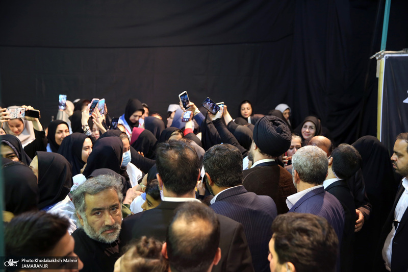 تجدید میثاق جمعی از جوانان هلال احمر با آرمان های حضرت امام خمینی (س)