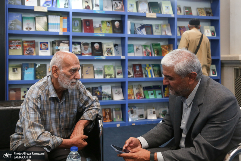 غرفه موسسه تنظیم و نشر آثار امام خمینی (ره) در سی و ششمین نمایشگاه کتاب تهران-3