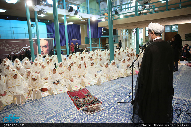 مراسم جشن تکلیف «دبستان سمیه» منطقه چهار تهران در حسینیه جماران 