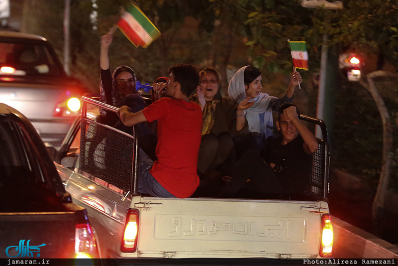 شادی مردم تهران پس از آخرین بازی ایران در جام جهانی