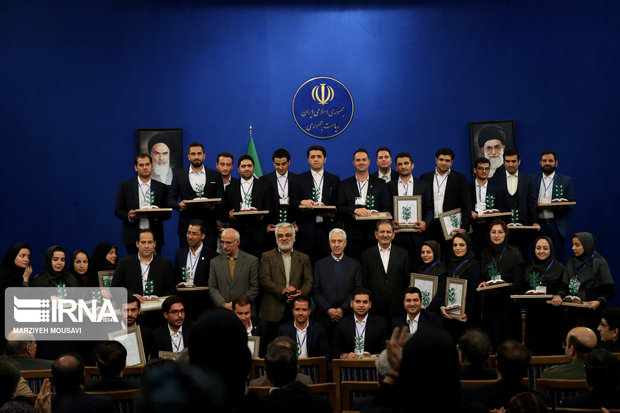۴ دانشجوی نمونه کشوری از اصفهان انتخاب شدند