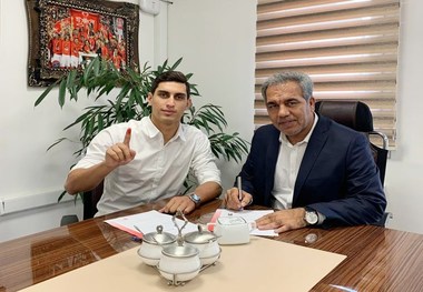 نادری با پرسپولیس تمدید کرد + عکس
