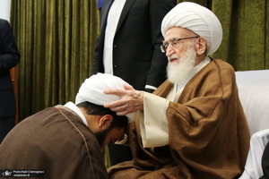 عمامه گذاری طلاب در روز عید مبعث توسط مراجع عظام تقلید‎‎