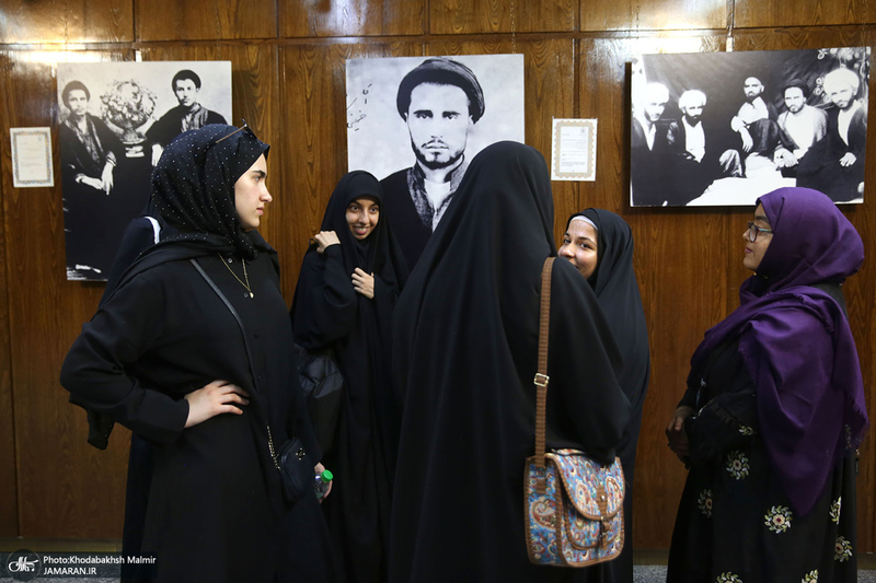 بازدید جمعی از دانشجویان انگلیسی و جمعی از دانش آموزان بندر دیر از جماران