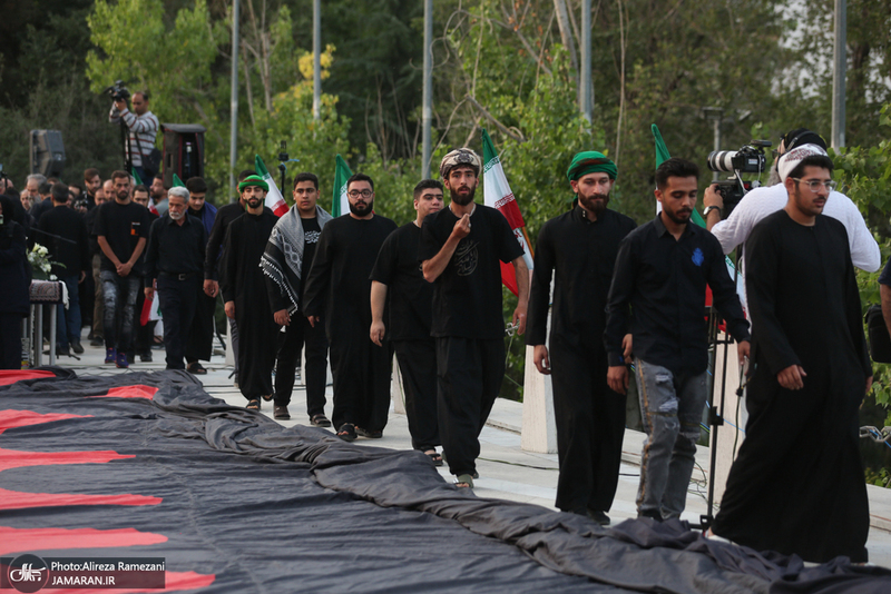 مراسم اهتزاز بزرگترين پرچم عزاداری در تهران