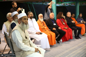 بازدید میهمانان خارجی جهت شرکت در مراسم رهبر شهید از حسینیه جماران