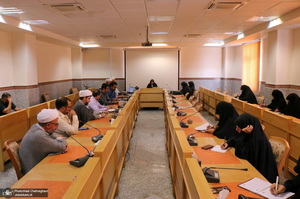 اندیشه های اخلاقی امام خمینی در شرح حدیث جنود عقل و جهل - فاطمه طباطبایی