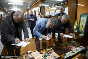 تجدید میثاق اقشار مختلف مردم با آرمان های حضرت امام(س) در حسینیه جماران