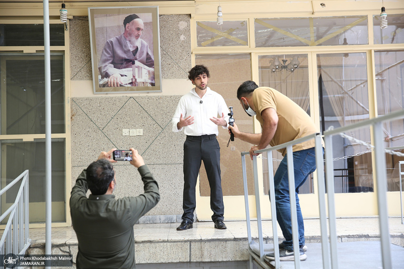 بازدید مهمانان خارجی شرکت کننده در مراسم وداع و تشییع رهبر شهید از حسینیه جماران