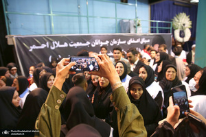 تجدید میثاق جمعی از جوانان هلال احمر با آرمان های حضرت امام خمینی (س)