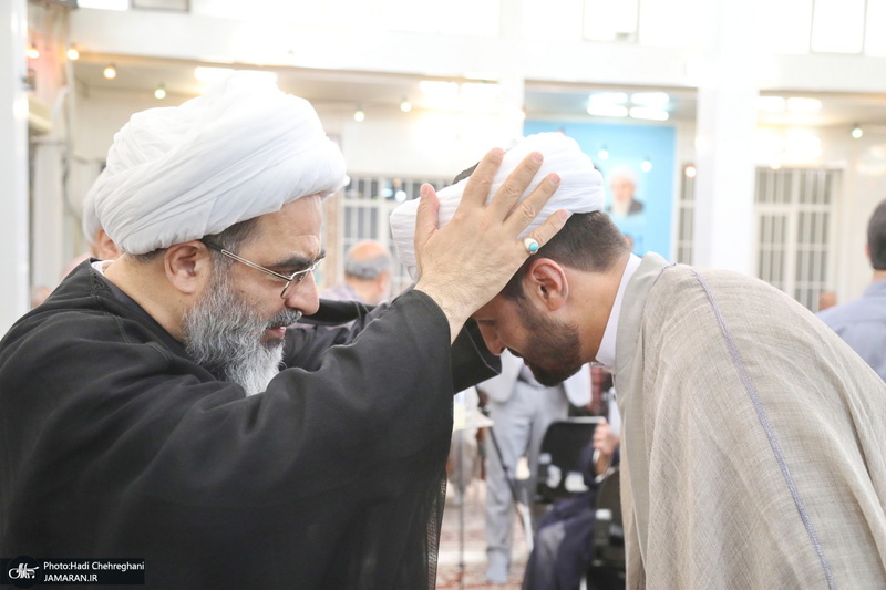 مراسم عمامه گذاری طلاب توسط آیت‌الله العظمی نوری همدانی و آیت الله فاضل لنکرانی در روز عید غدیر