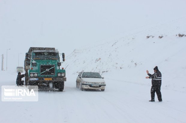 برف و کولاک ۲ جاده استان زنجان را بست