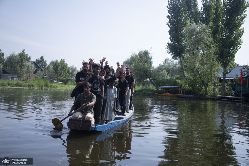 عزاداری سنتی کشمیری‌ها روی قایق