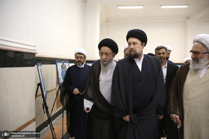 بازدید آیت الله نور مفید از نمایشگاه وکلای شرعی امام خمینی (س)