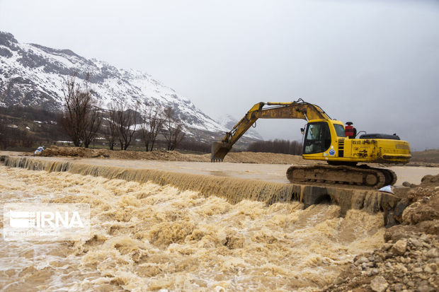 آب آشامیدنی سه روستای گیان نهاوند بر اثر سیلاب قطع شد