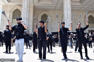 عزاداری ظهر عاشورا در حرم مطهر امام خمینی (س)