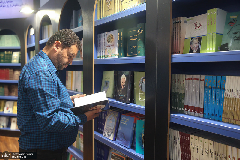 غرفه موسسه تنظیم و نشر آثار امام خمینی (س) در سی و پنجمین نمایشگاه کتاب تهران- 2