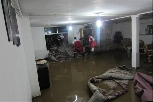سیلاب موجب آبگرفتگی واحدهای مسکونی در شهرهای اصفهان شد